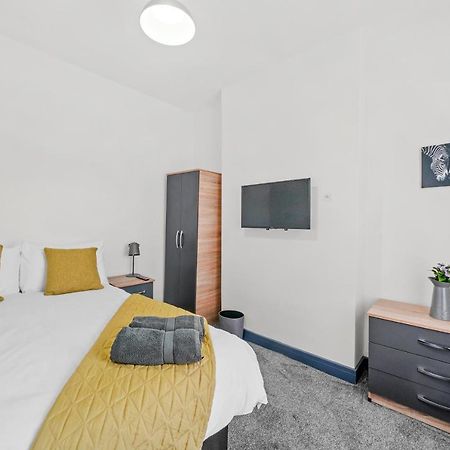 Modern Equipped 4 Bedroom House In Central Stoke-Free Parking Ngoại thất bức ảnh