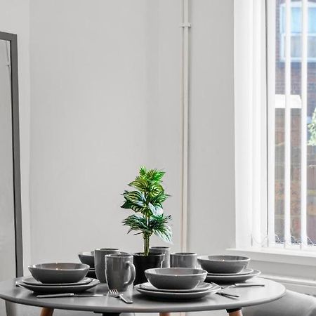 Modern Equipped 4 Bedroom House In Central Stoke-Free Parking Ngoại thất bức ảnh
