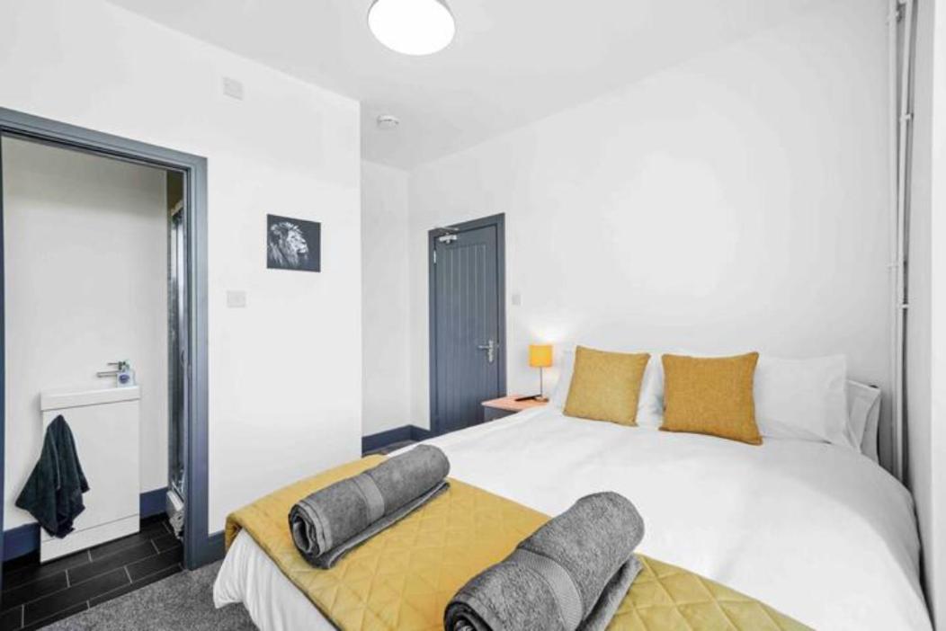 Modern Equipped 4 Bedroom House In Central Stoke-Free Parking Ngoại thất bức ảnh