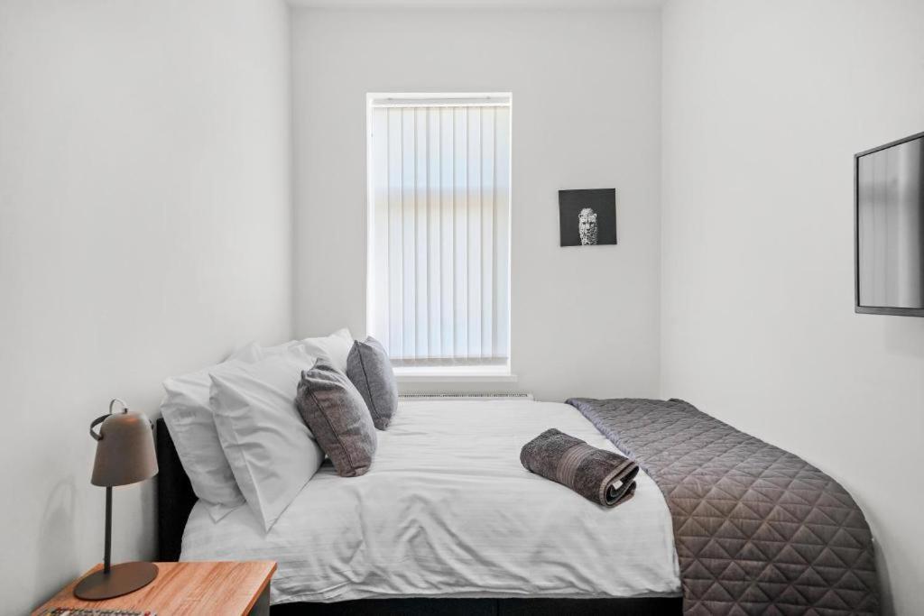 Modern Equipped 4 Bedroom House In Central Stoke-Free Parking Ngoại thất bức ảnh